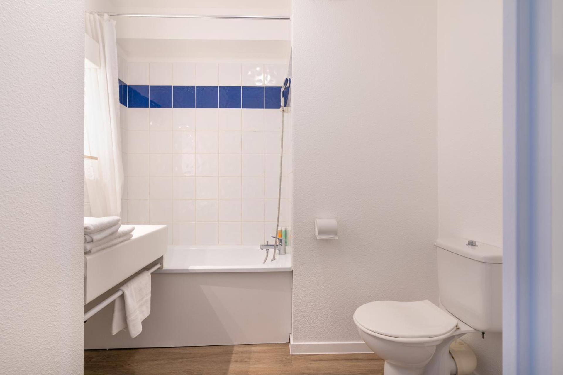 Sejours & Affaires Annecy Le Pont Neuf Aparthotel Cran-Gevrier Ngoại thất bức ảnh