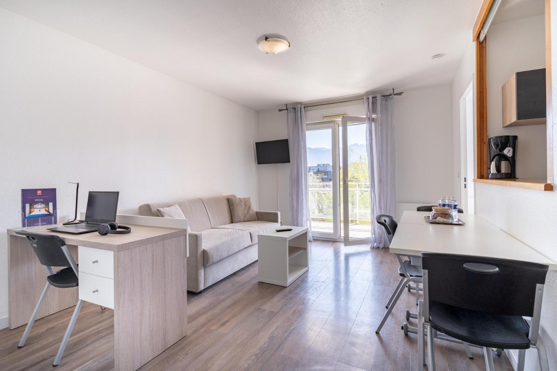Sejours & Affaires Annecy Le Pont Neuf Aparthotel Cran-Gevrier Ngoại thất bức ảnh