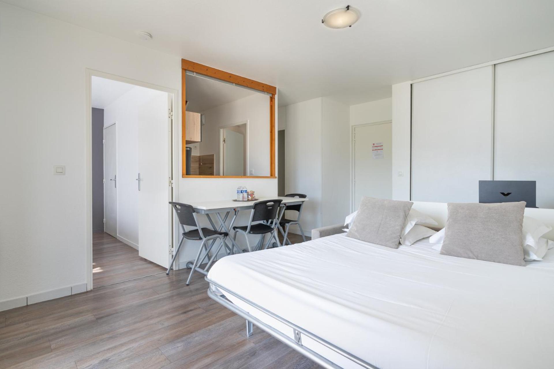 Sejours & Affaires Annecy Le Pont Neuf Aparthotel Cran-Gevrier Ngoại thất bức ảnh