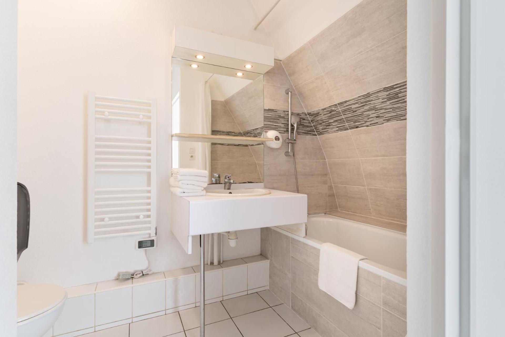 Sejours & Affaires Annecy Le Pont Neuf Aparthotel Cran-Gevrier Ngoại thất bức ảnh