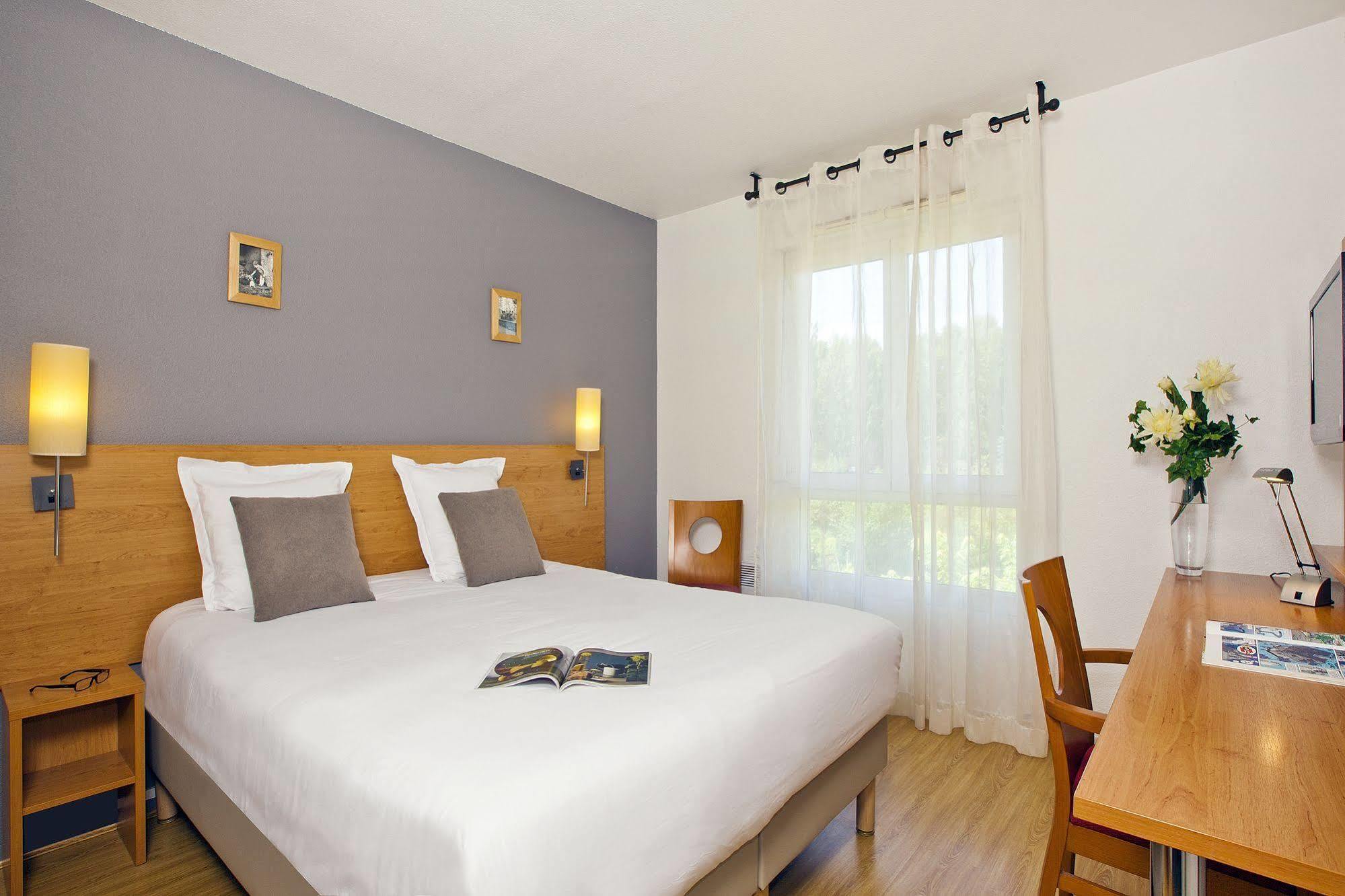 Sejours & Affaires Annecy Le Pont Neuf Aparthotel Cran-Gevrier Ngoại thất bức ảnh